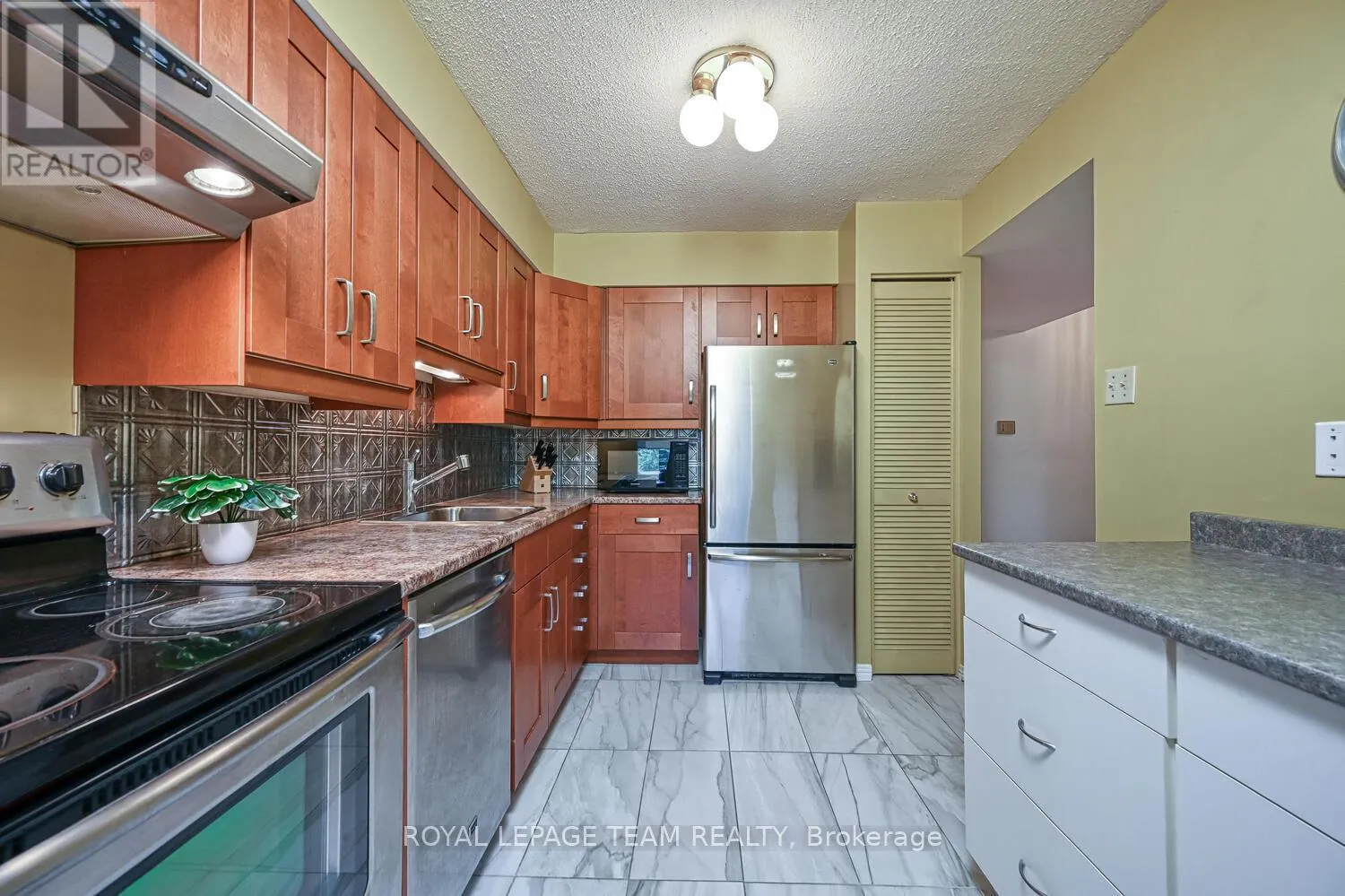 403 - 800 MCKELLAR AVENUE