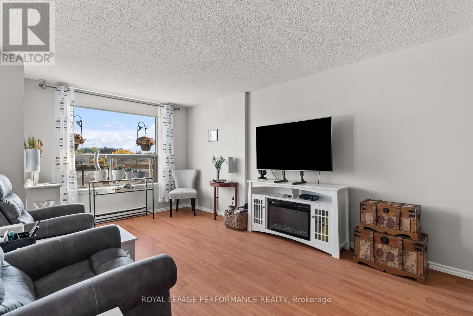 UNIT #407 - 200 LAFONTAINE AVENUE