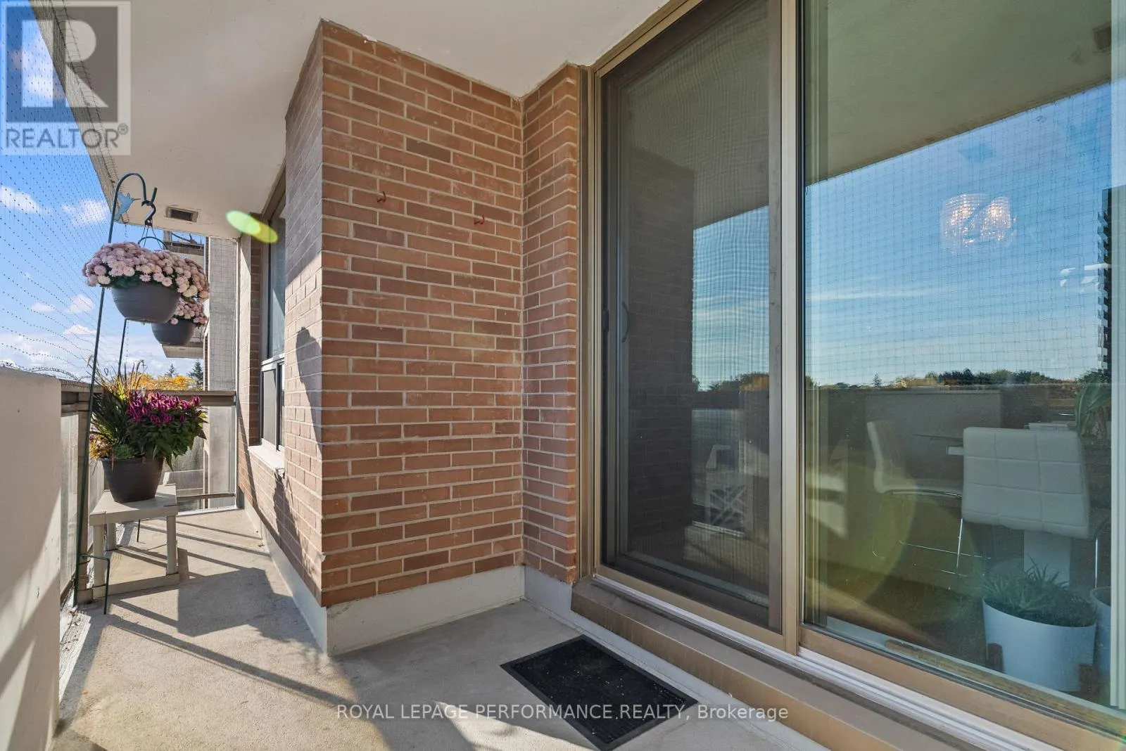 UNIT #407 - 200 LAFONTAINE AVENUE