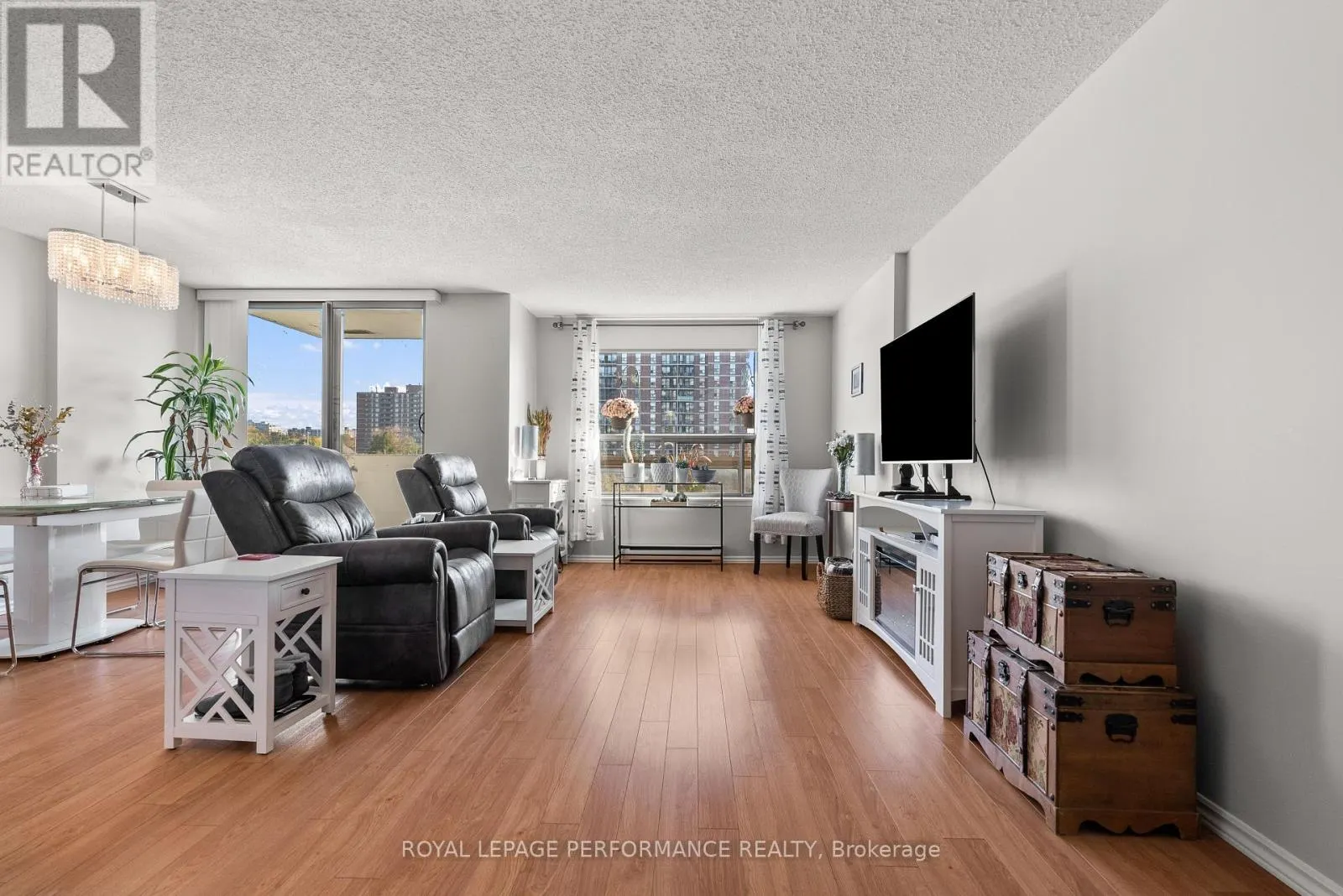 UNIT #407 - 200 LAFONTAINE AVENUE
