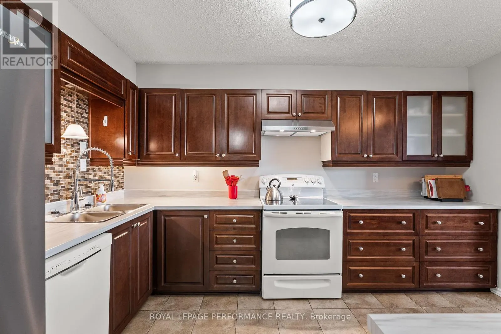UNIT #407 - 200 LAFONTAINE AVENUE