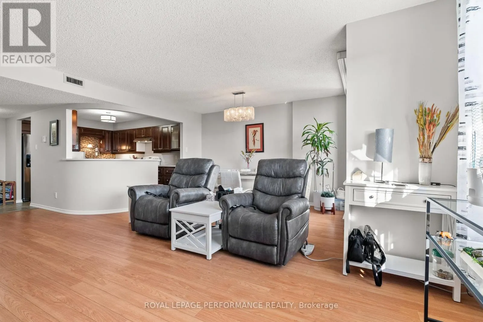UNIT #407 - 200 LAFONTAINE AVENUE