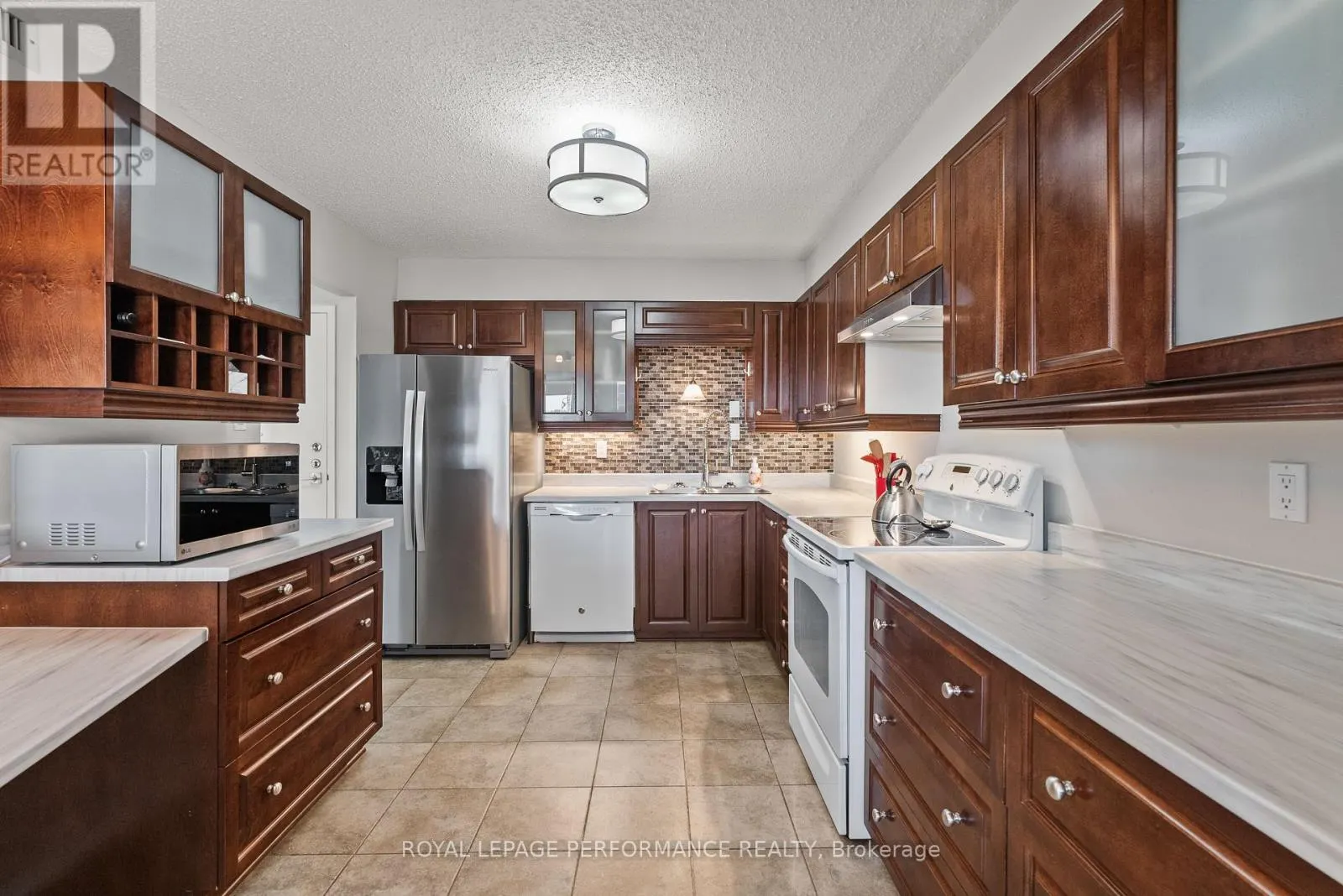 UNIT #407 - 200 LAFONTAINE AVENUE