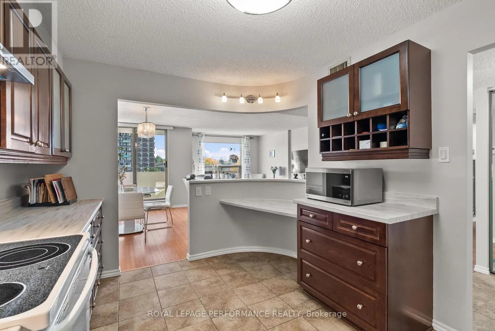 UNIT #407 - 200 LAFONTAINE AVENUE