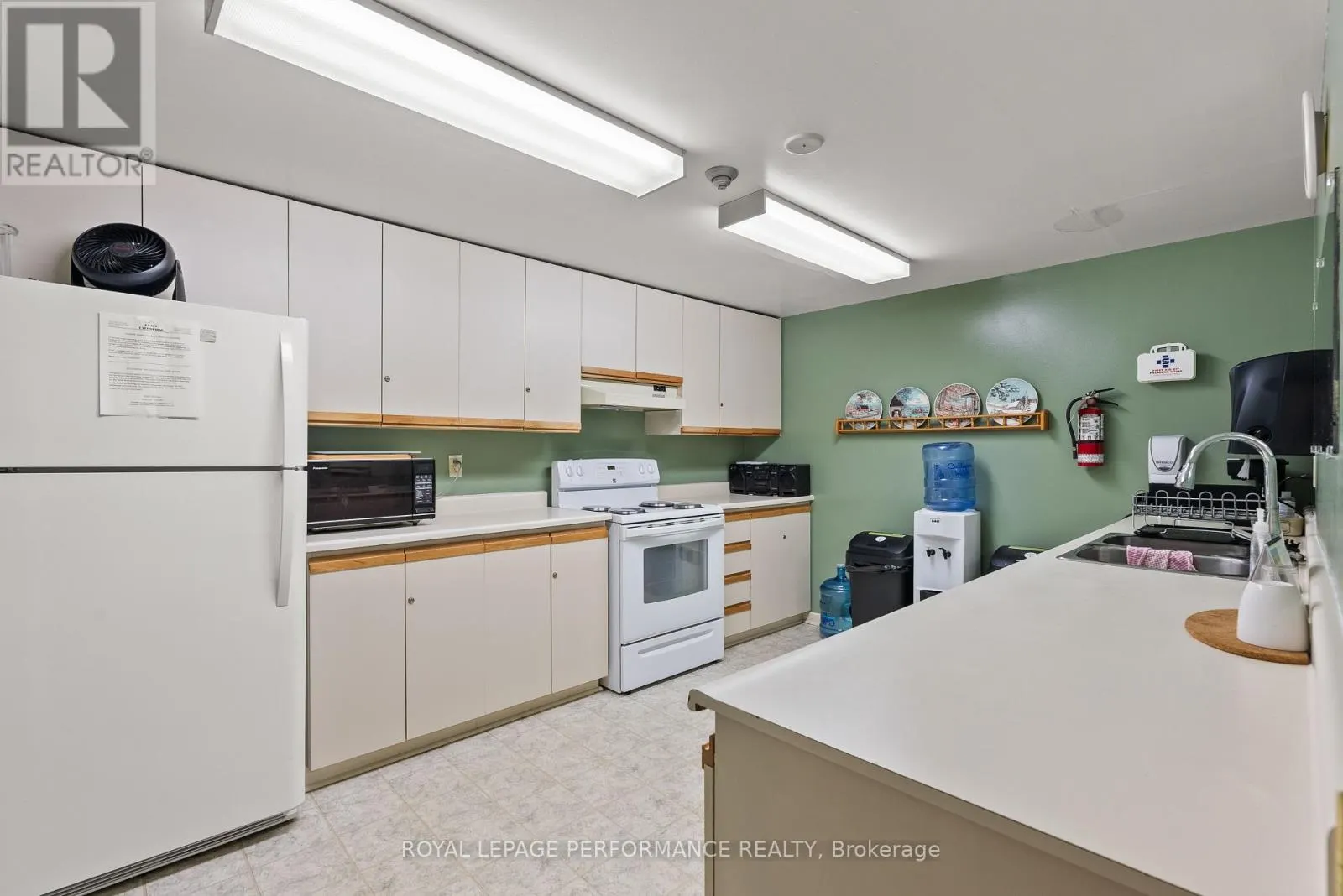 UNIT #407 - 200 LAFONTAINE AVENUE