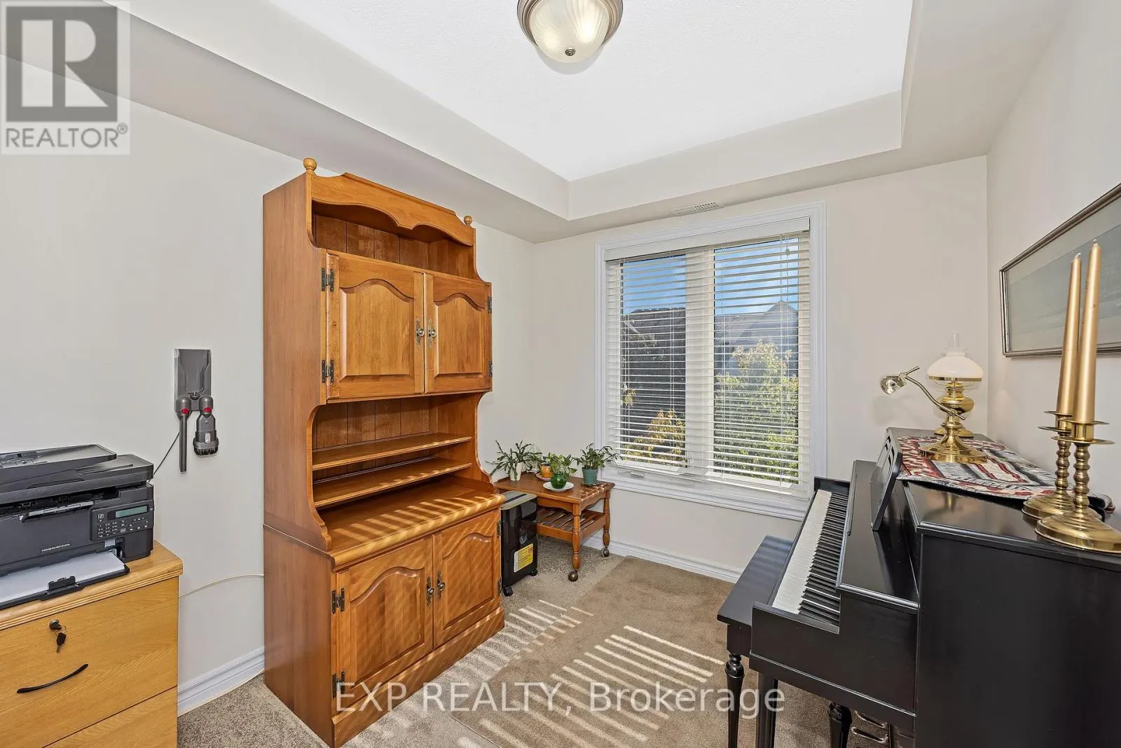 6 - 585 STONEFIELD PRIVATE