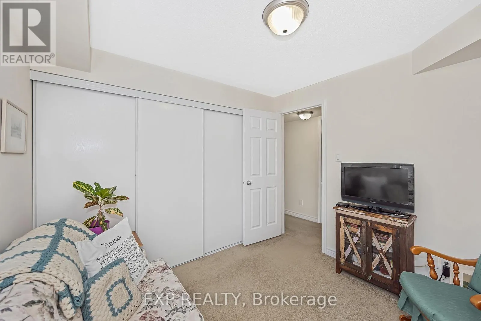 6 - 585 STONEFIELD PRIVATE