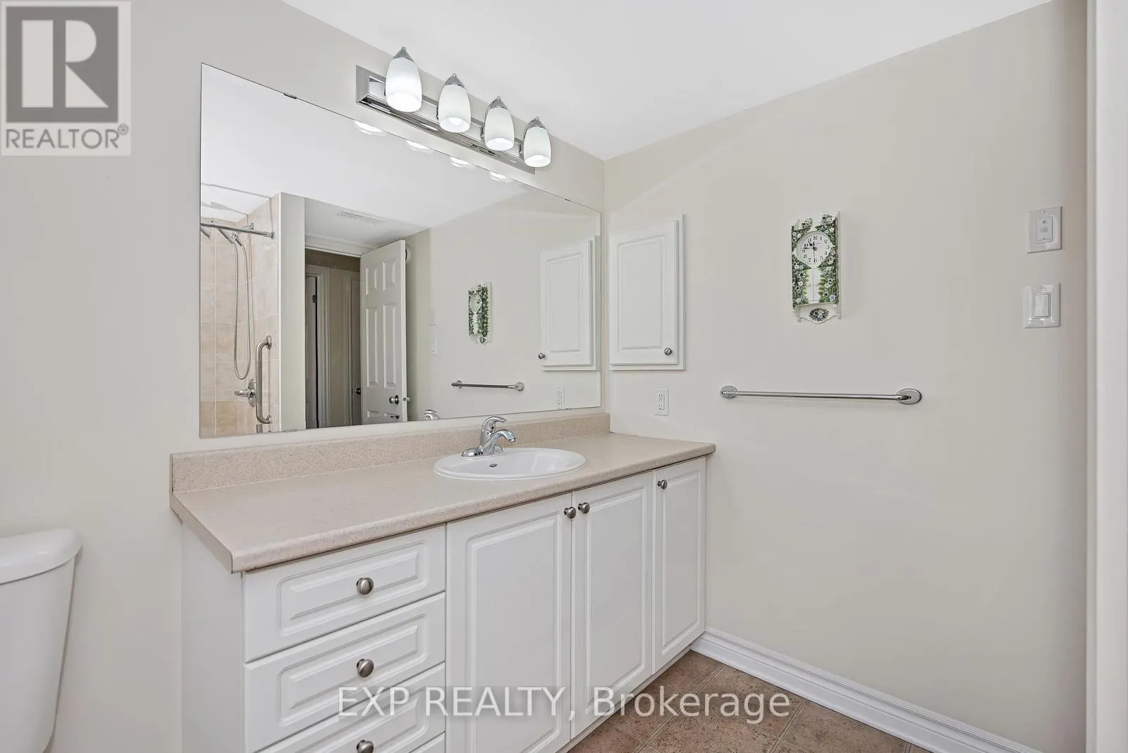 6 - 585 STONEFIELD PRIVATE
