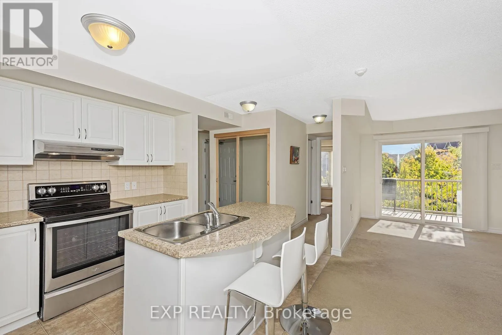 6 - 585 STONEFIELD PRIVATE