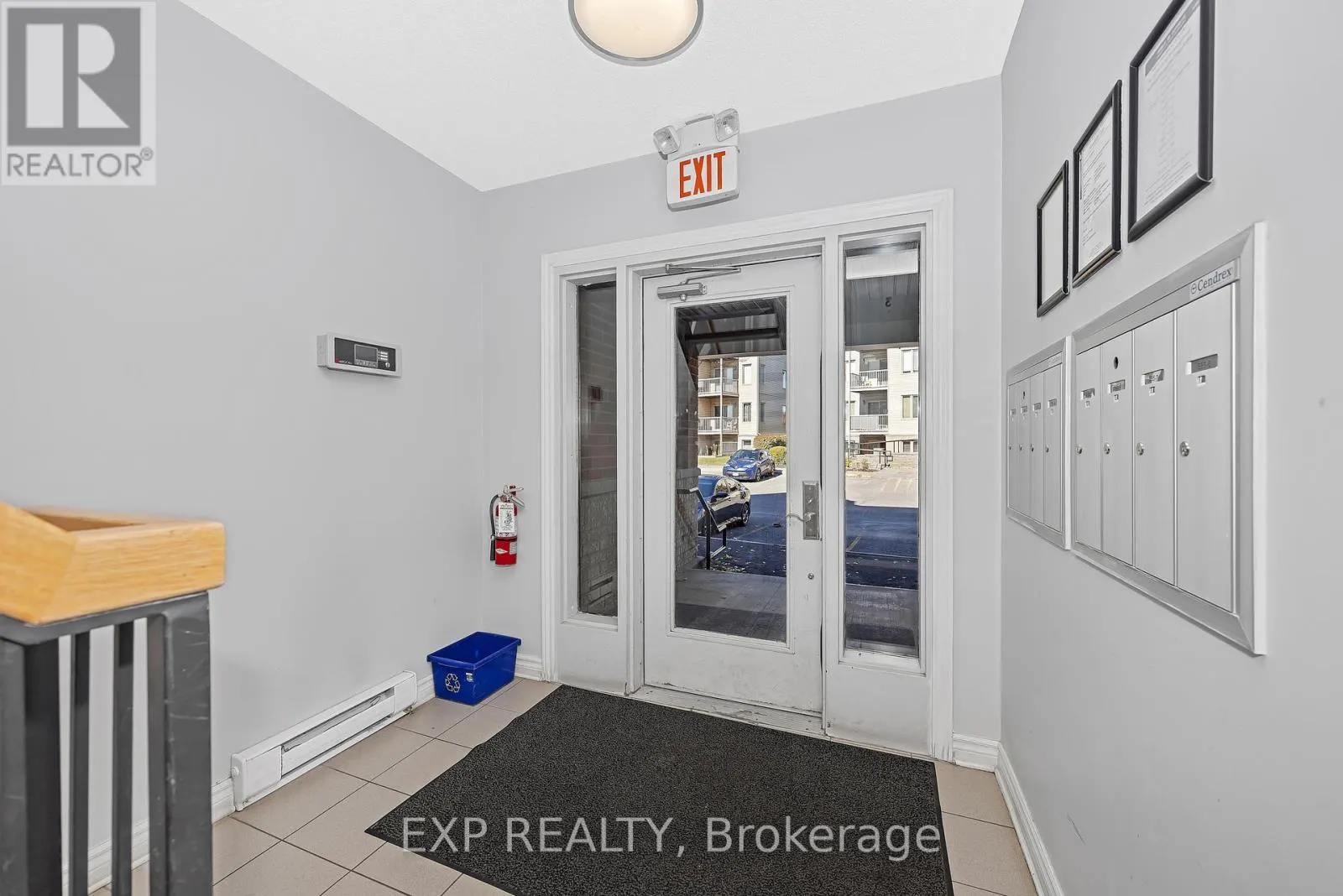 6 - 585 STONEFIELD PRIVATE