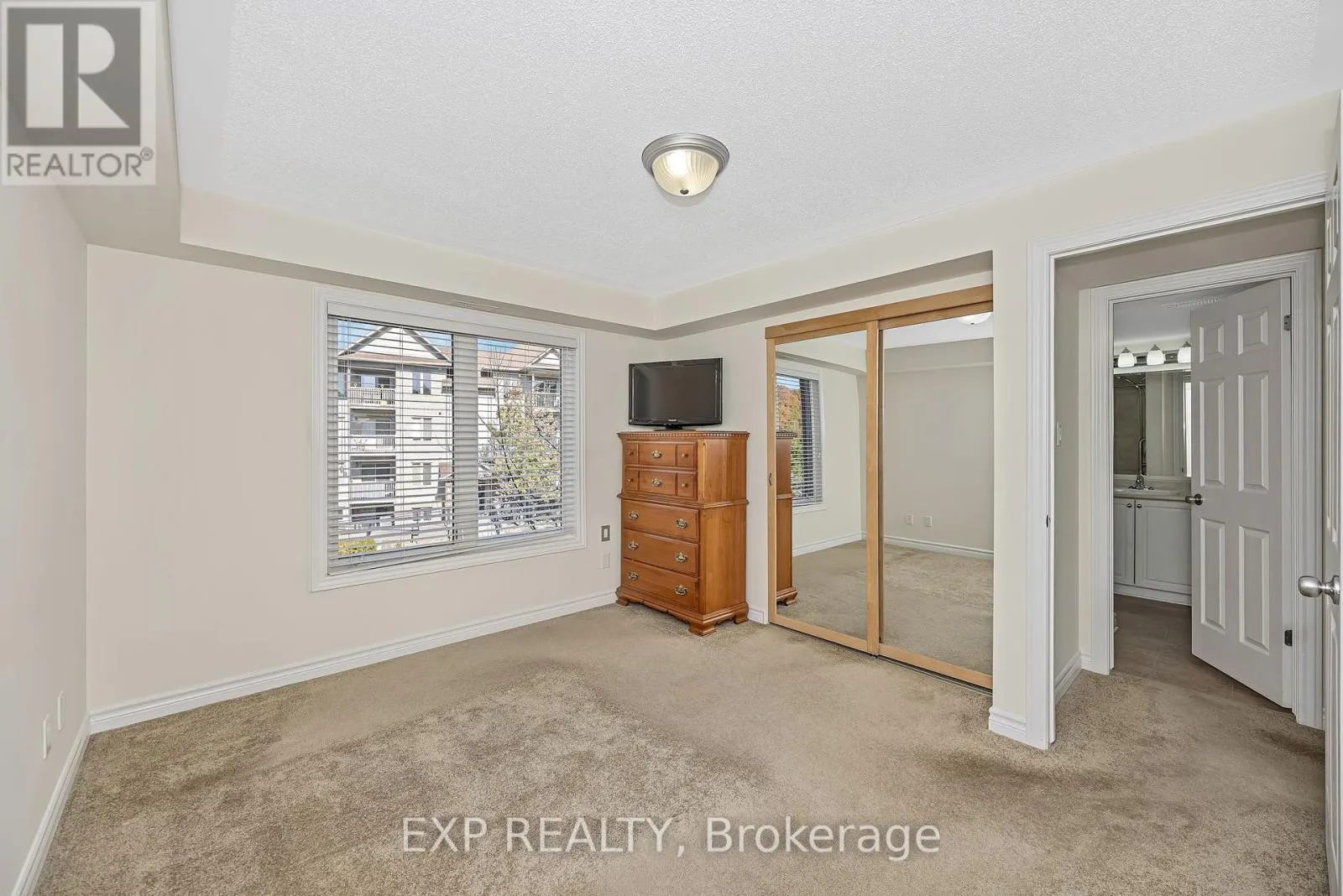6 - 585 STONEFIELD PRIVATE