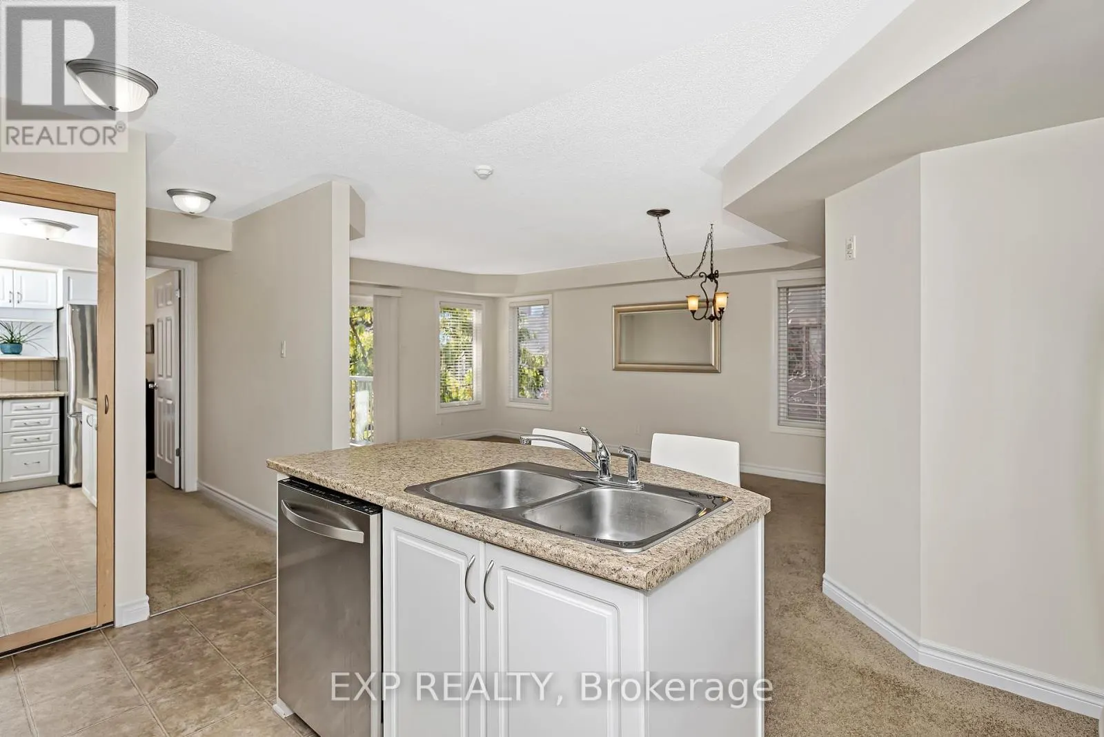 6 - 585 STONEFIELD PRIVATE