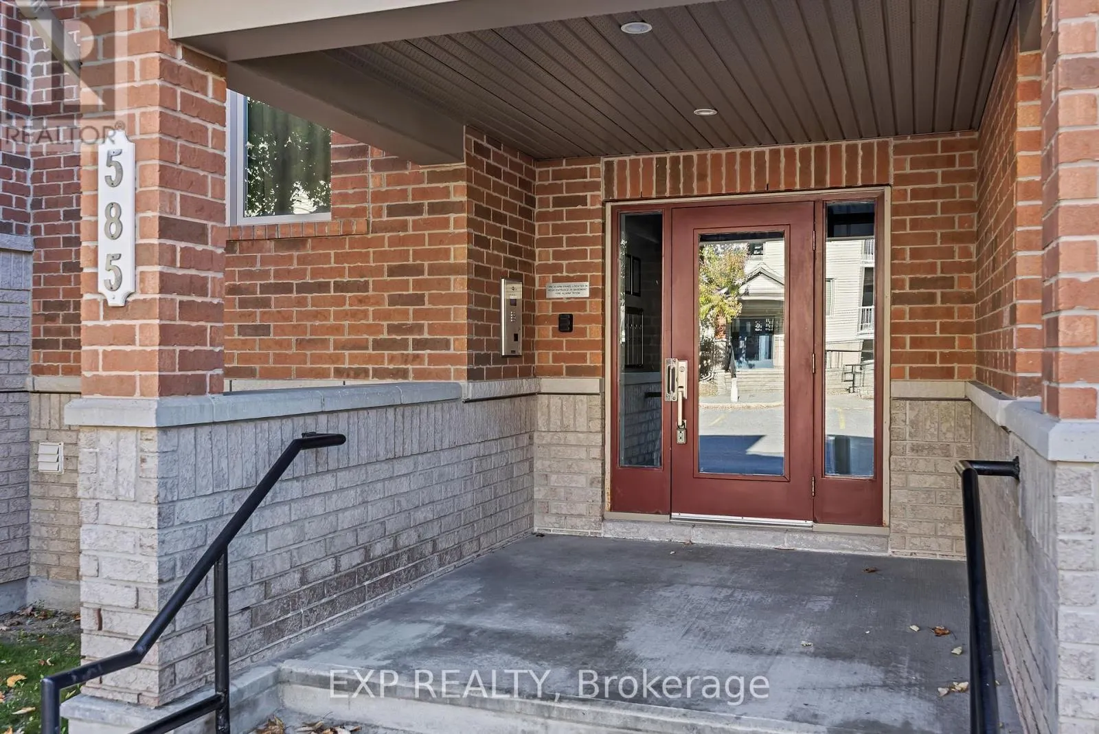 6 - 585 STONEFIELD PRIVATE