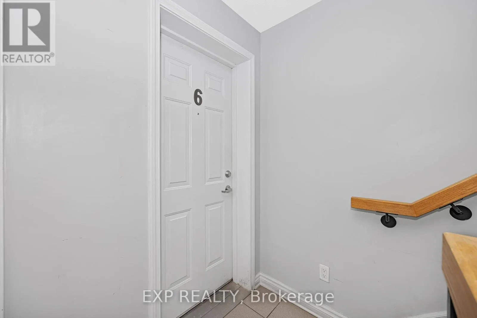 6 - 585 STONEFIELD PRIVATE