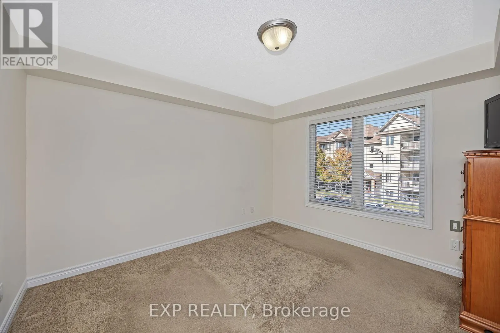 6 - 585 STONEFIELD PRIVATE