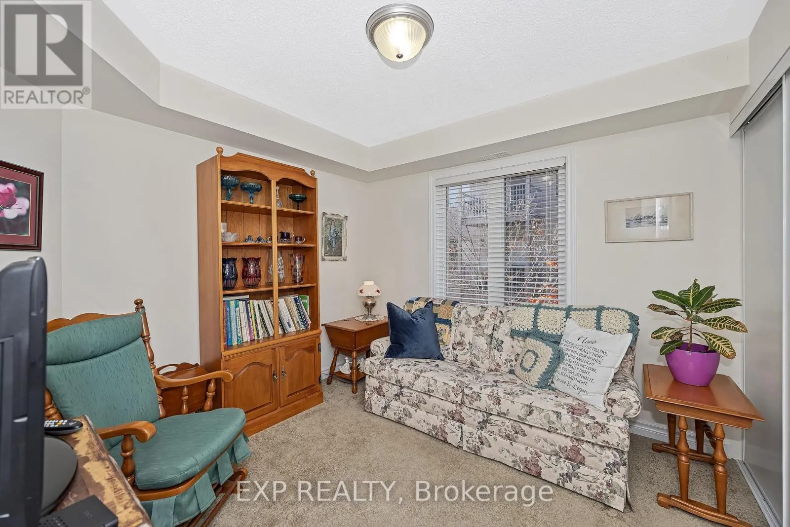6 - 585 STONEFIELD PRIVATE