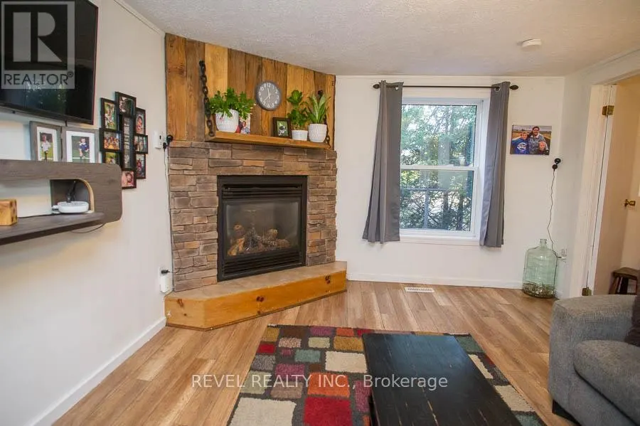 38 QUEEN STREET W