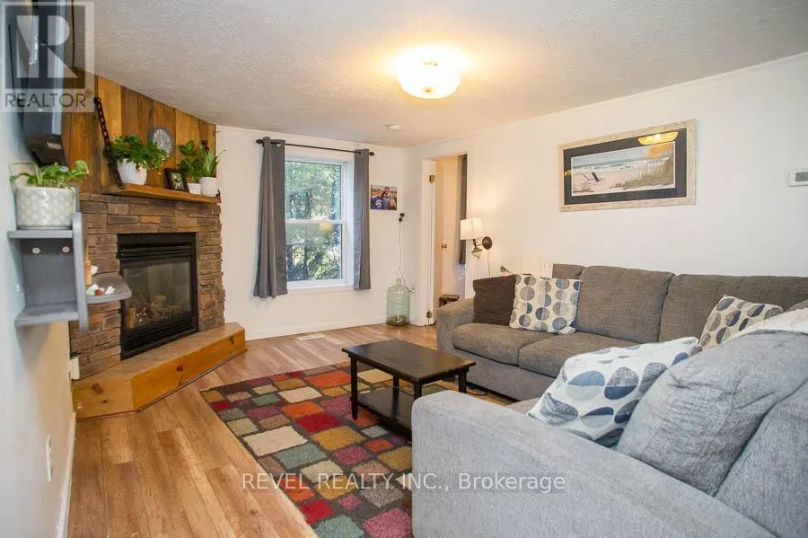 38 QUEEN STREET W