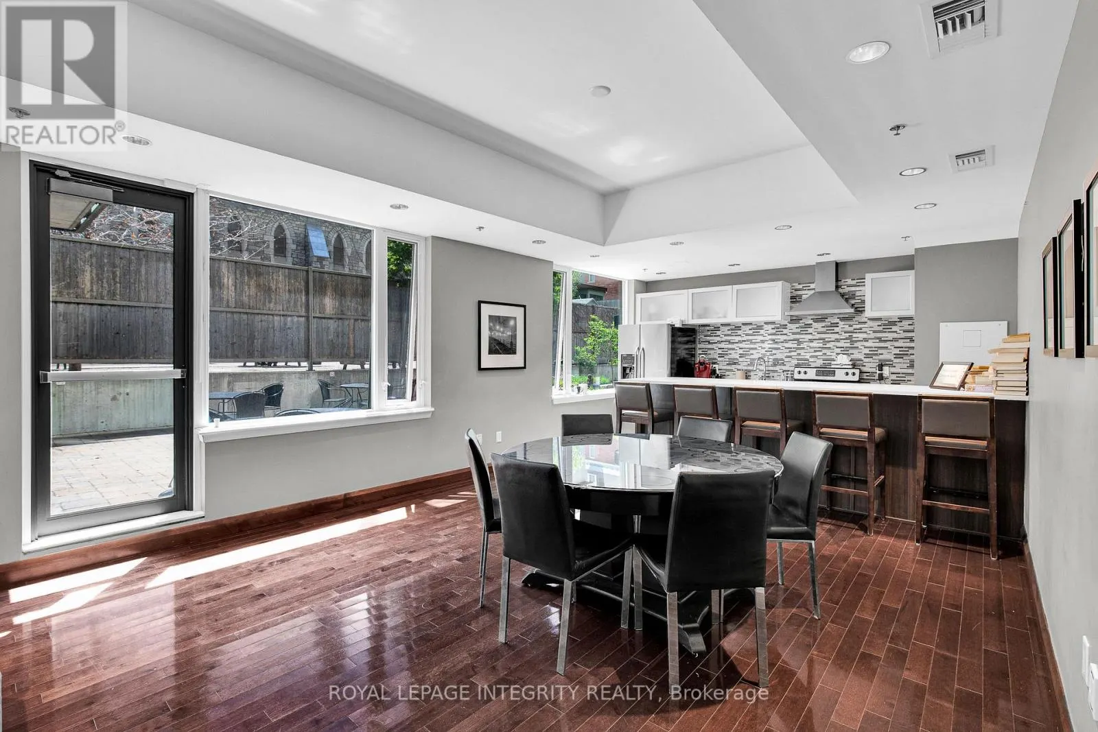 1207 - 238 BESSERER STREET