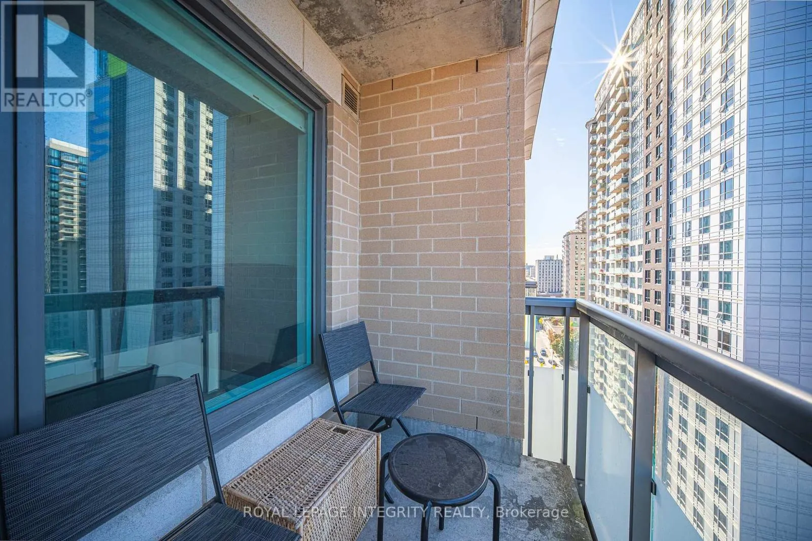 1207 - 238 BESSERER STREET