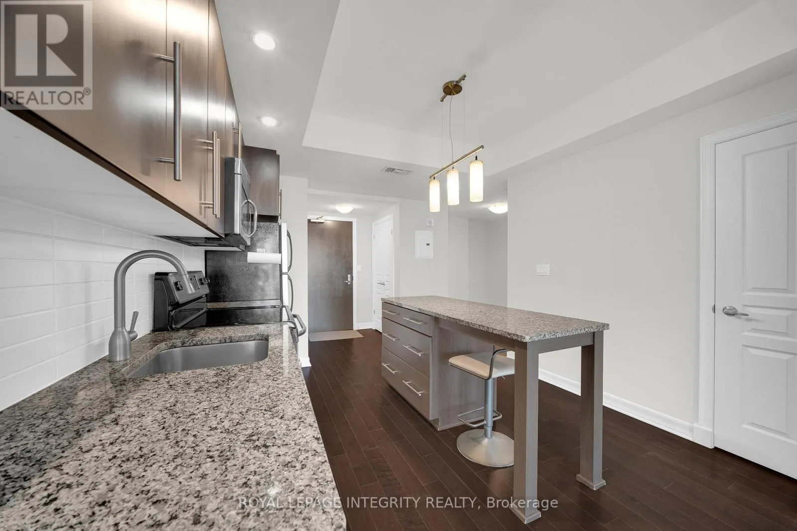 1207 - 238 BESSERER STREET