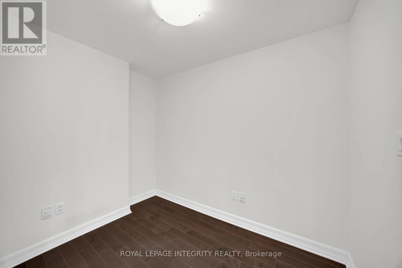 1207 - 238 BESSERER STREET
