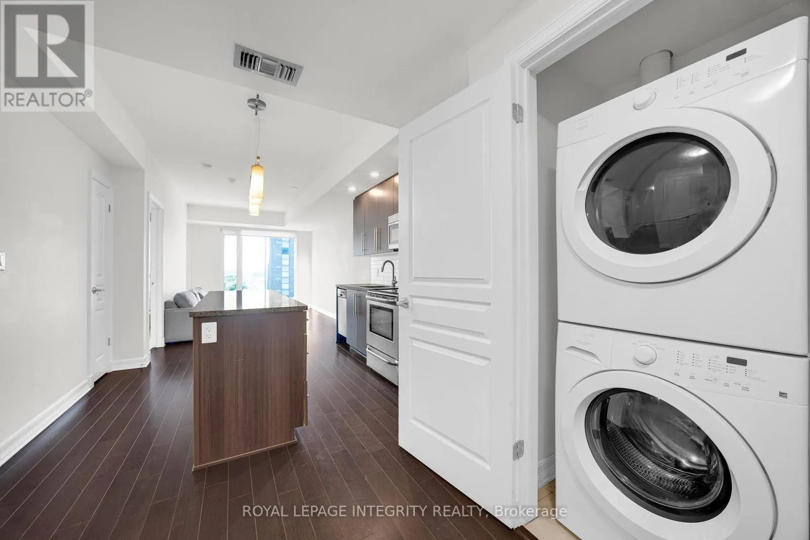 1207 - 238 BESSERER STREET