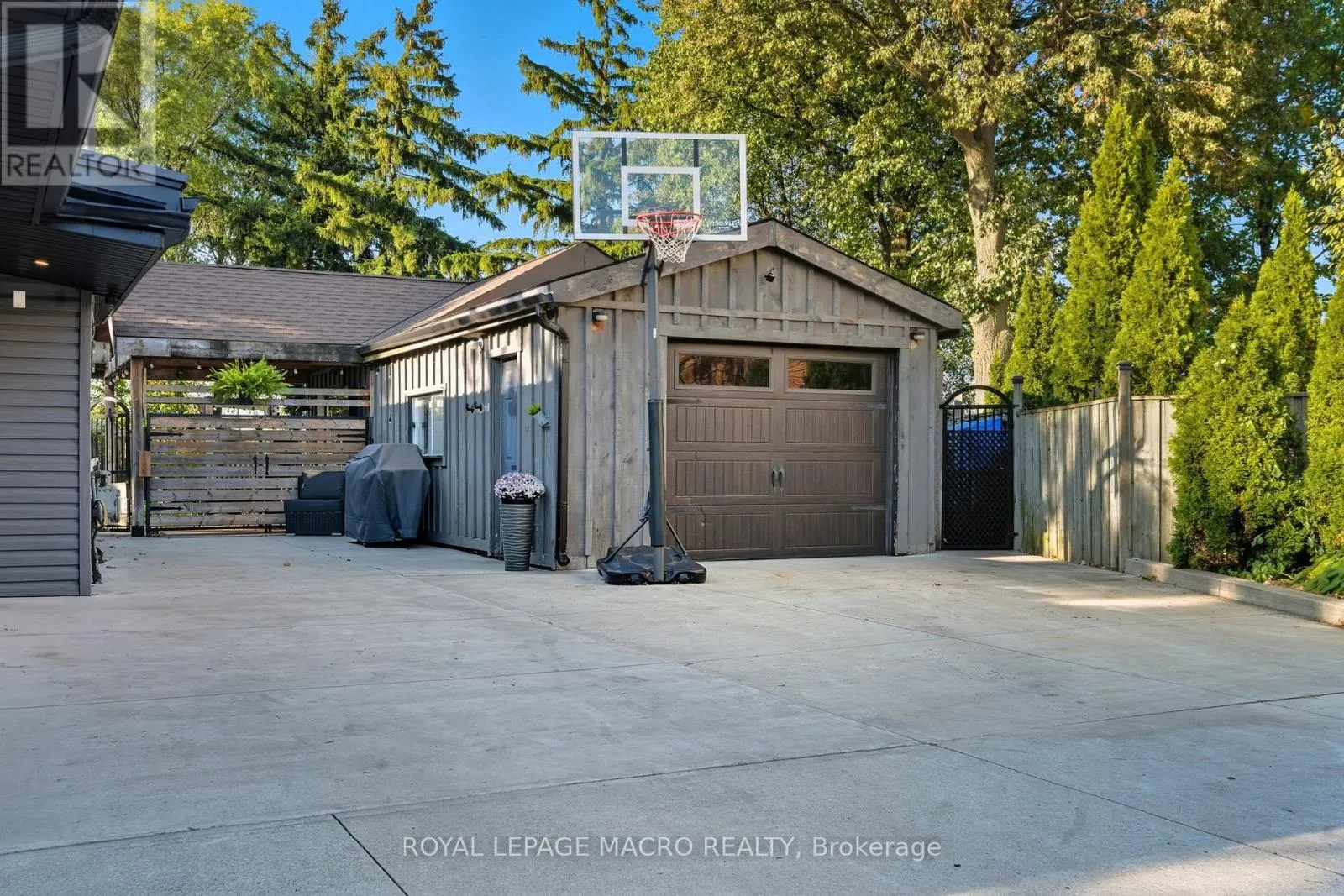 17 CARMEN AVENUE