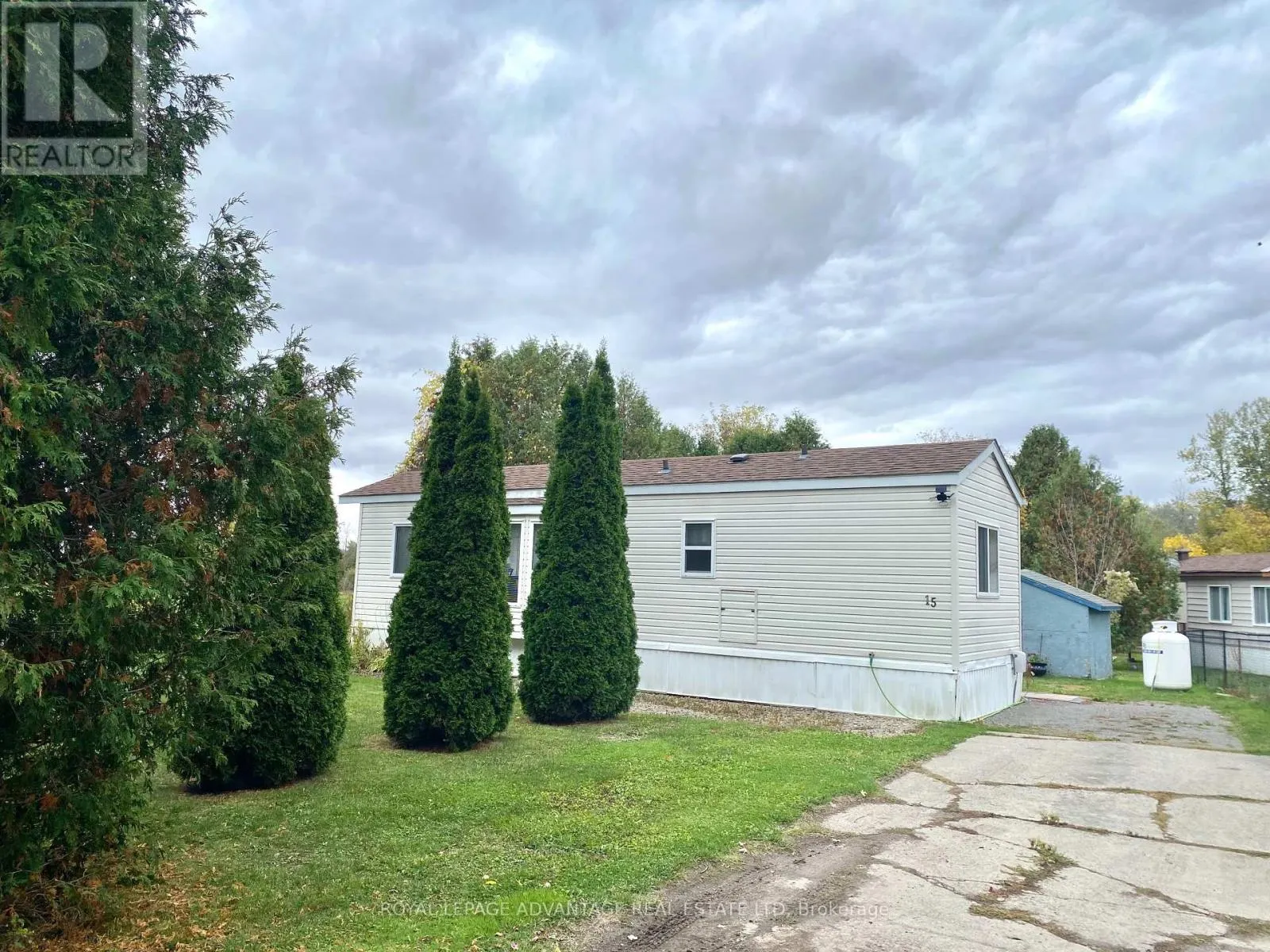 15 SADDLE AVENUE
