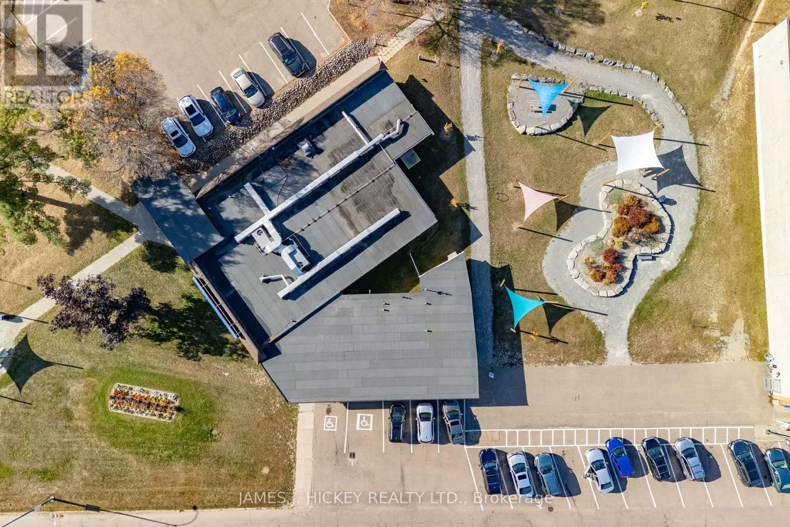 10 RIDGE ROAD