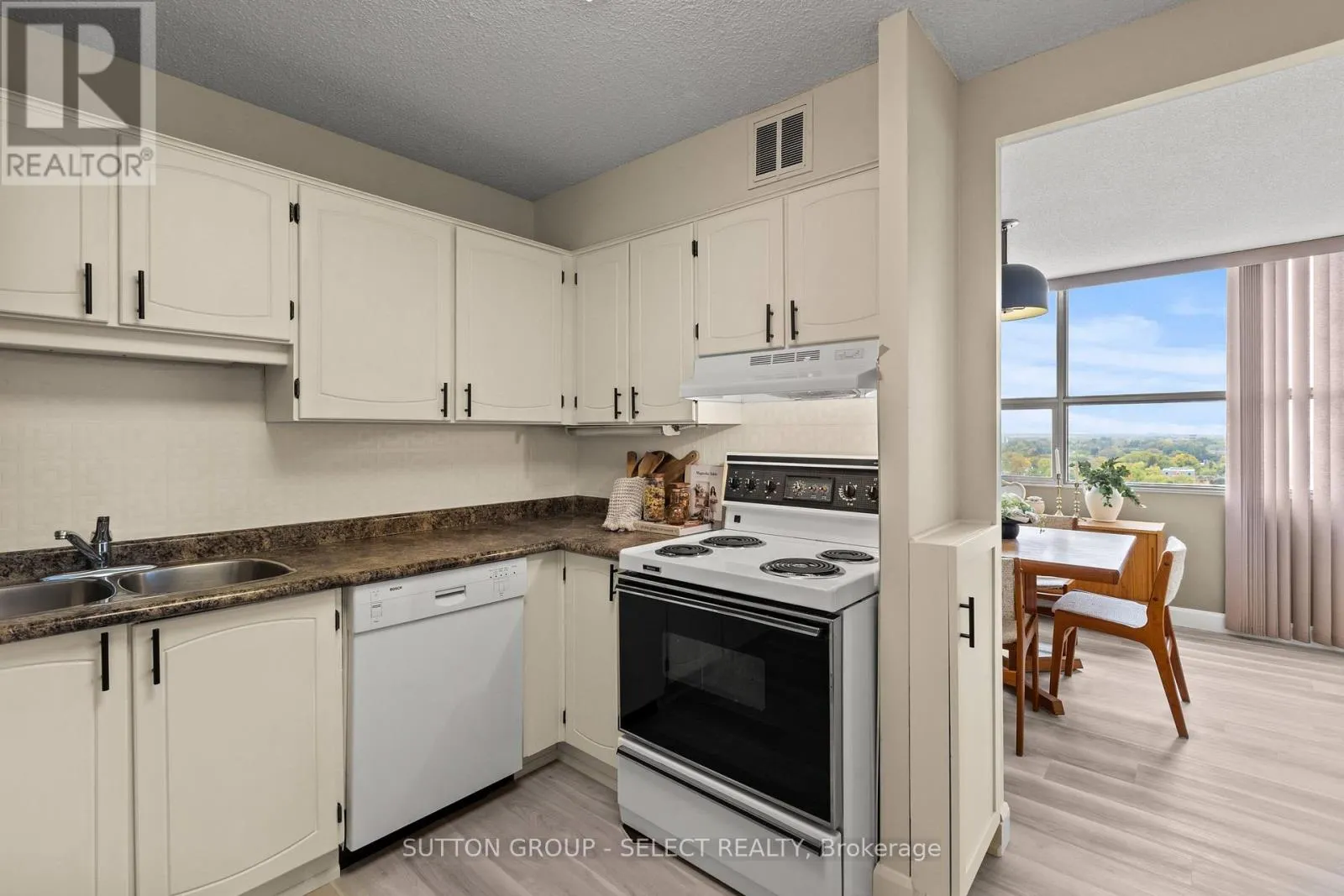 S01702 - 380 KING STREET, #S01702