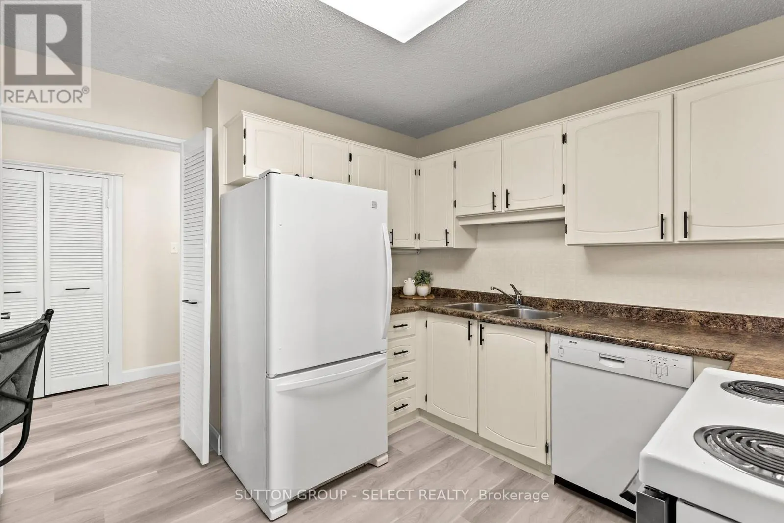S01702 - 380 KING STREET, #S01702