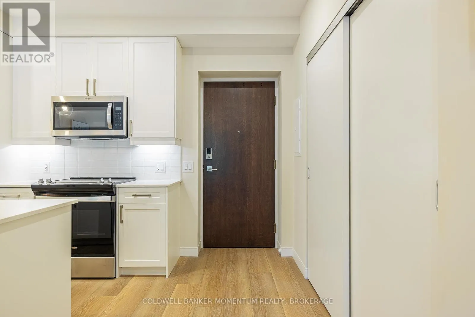 403 - 118 WEST STREET, #403