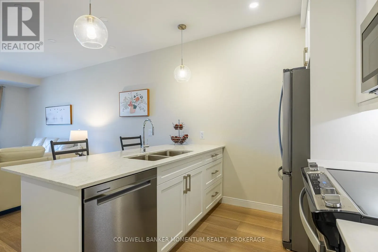 403 - 118 WEST STREET, #403