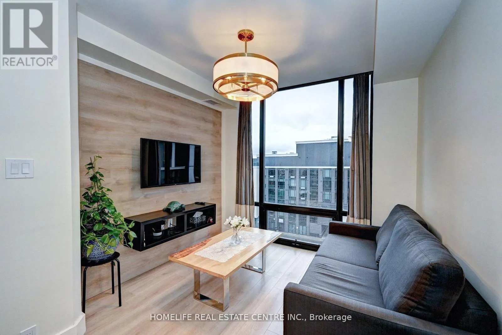 730 - 145 COLUMBIA STREET W