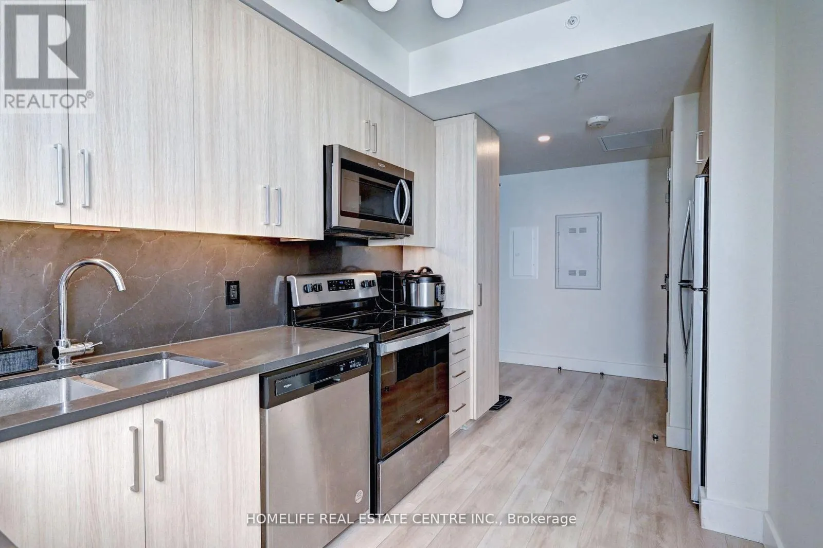 730 - 145 COLUMBIA STREET W