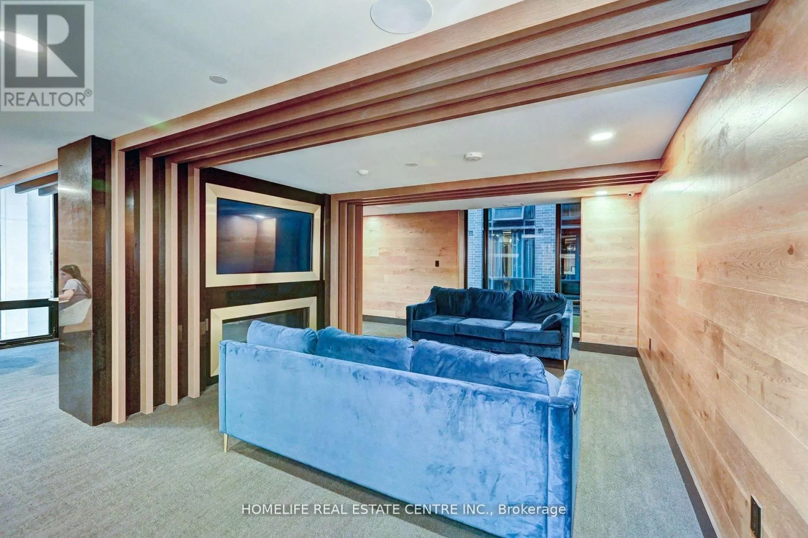 730 - 145 COLUMBIA STREET W