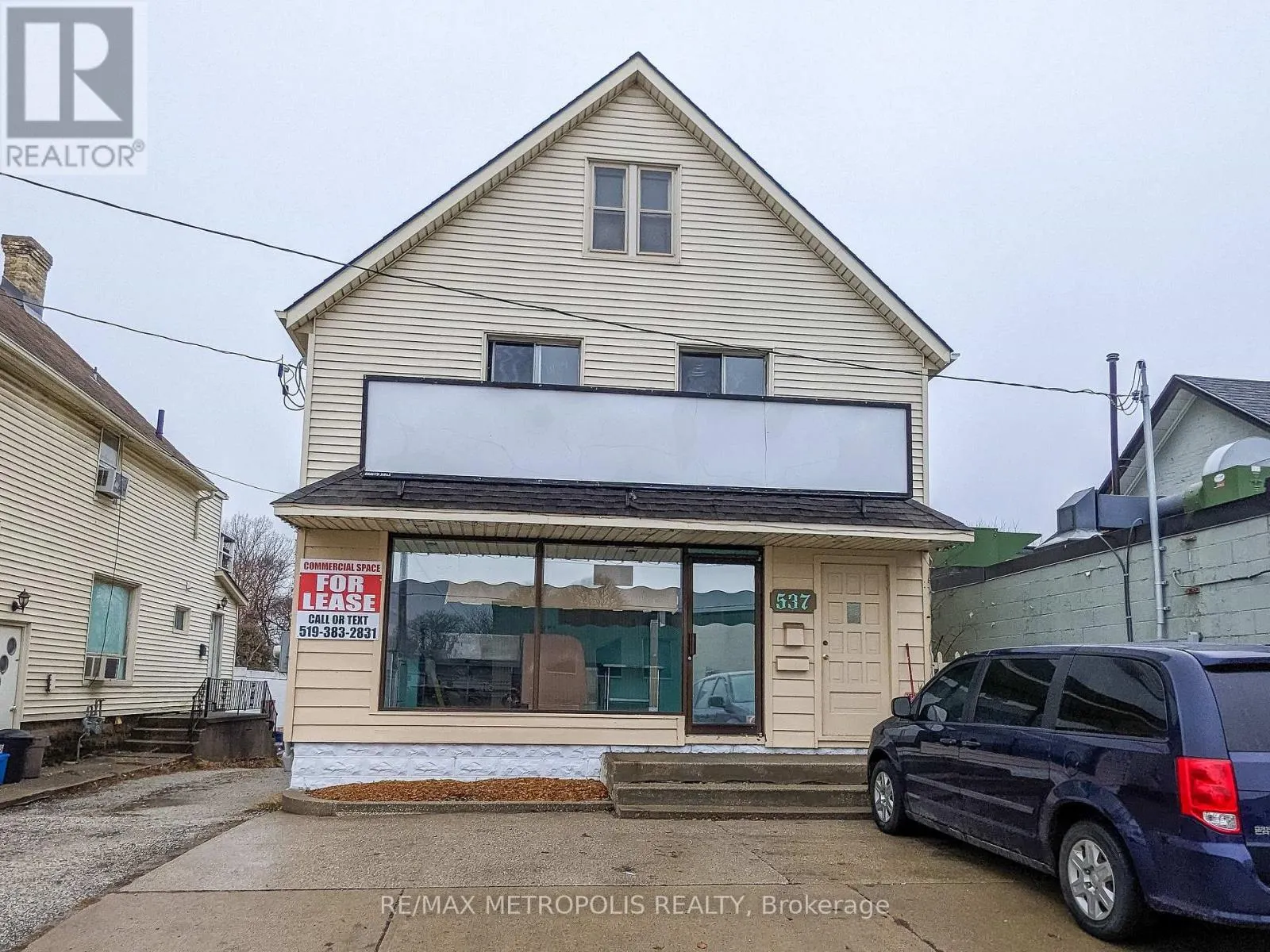 537 CHRISTINA STREET N