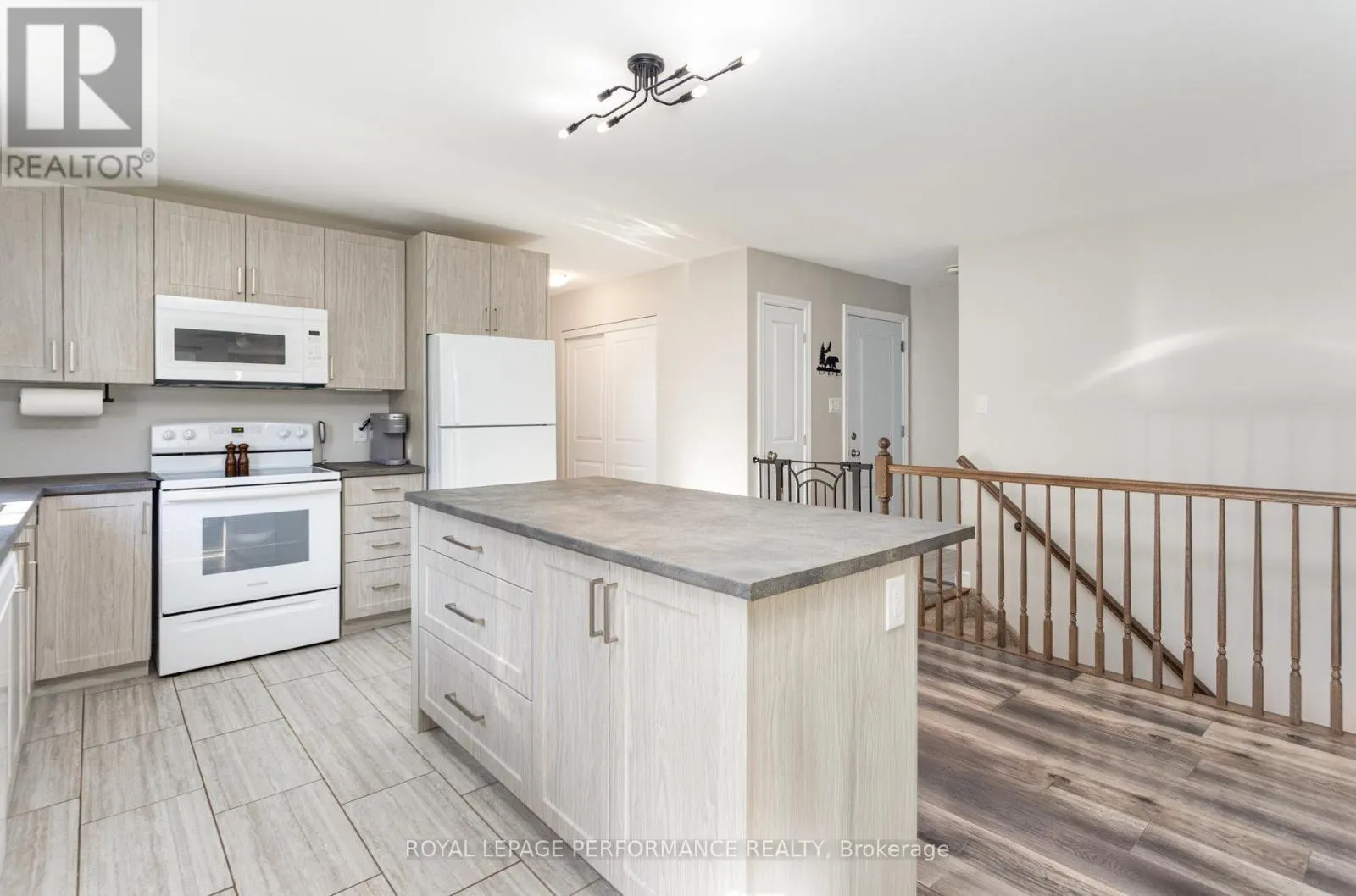 242 ROXANNE STREET