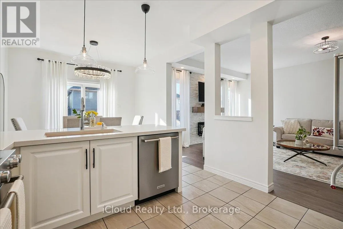 136 DUNROBIN LANE