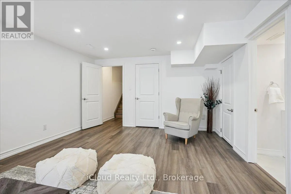 136 DUNROBIN LANE