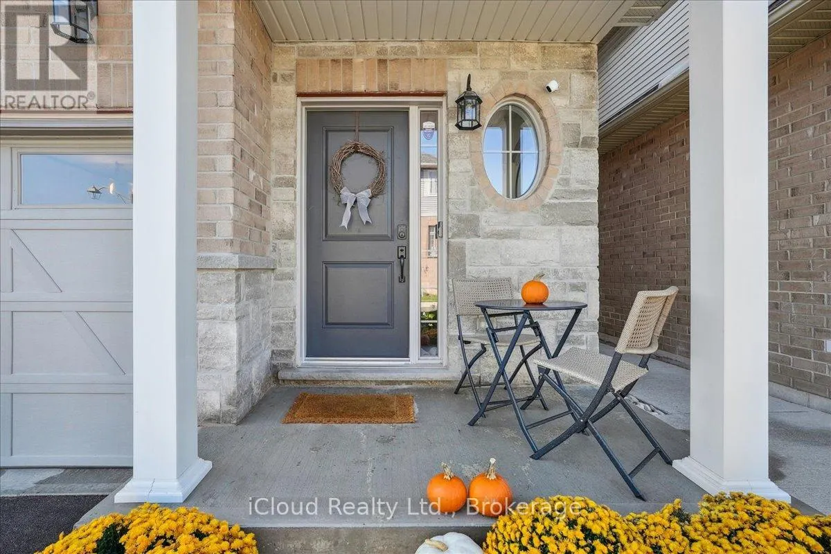136 DUNROBIN LANE