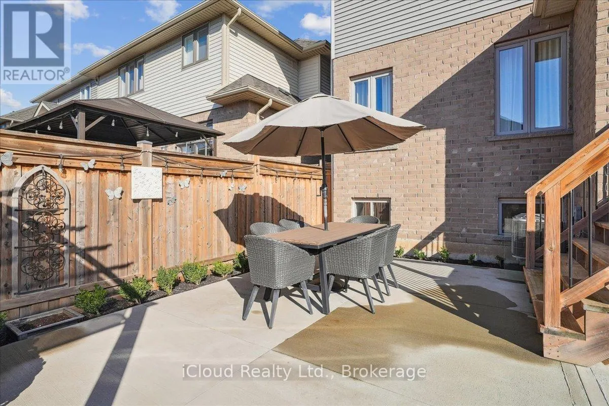 136 DUNROBIN LANE