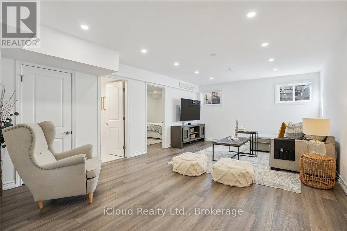 136 DUNROBIN LANE