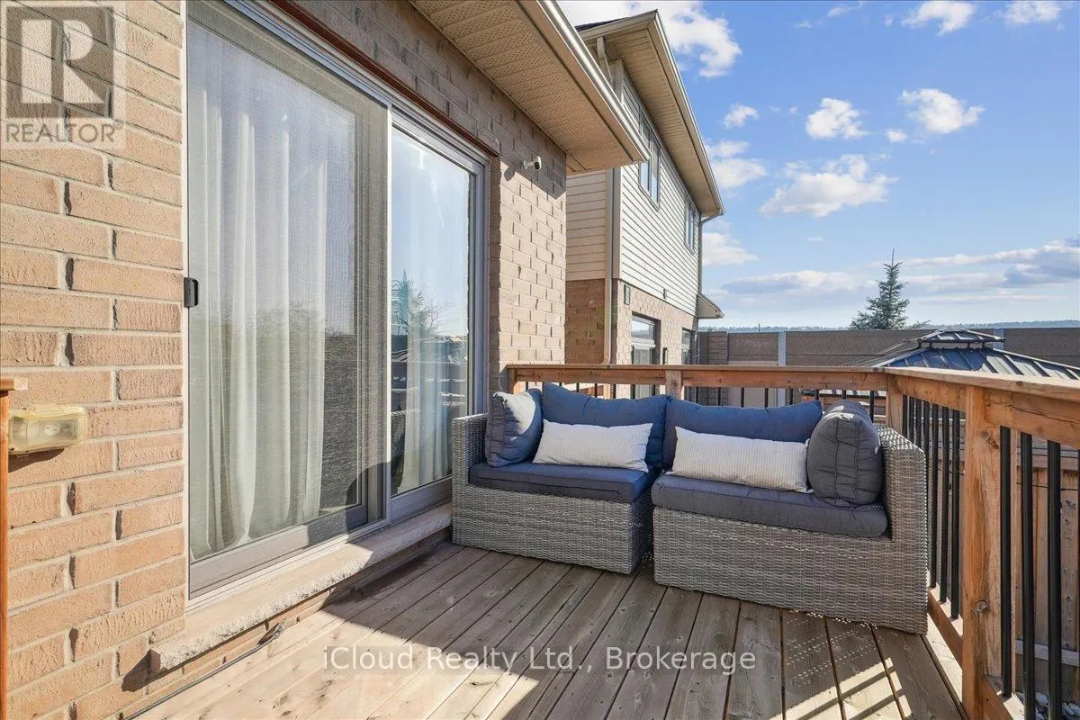 136 DUNROBIN LANE