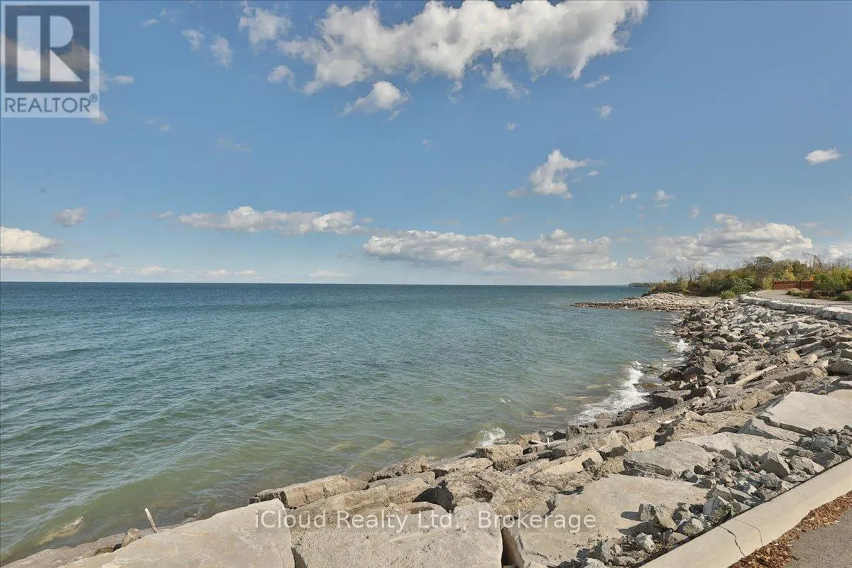 136 DUNROBIN LANE