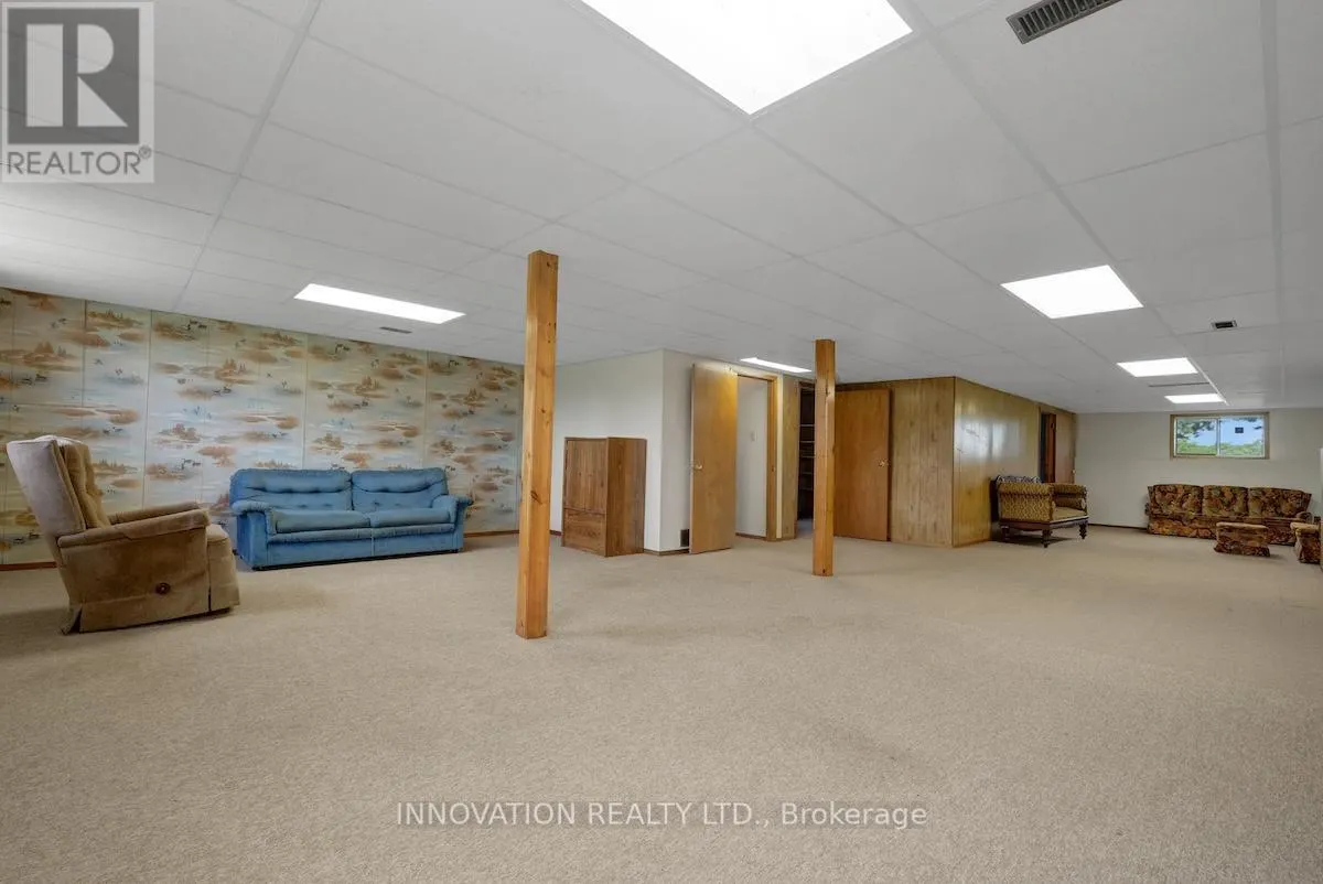 1565 LINDSAY ROAD