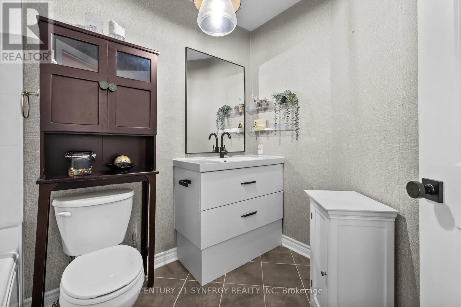 203 - 500 CLARIDGE DRIVE