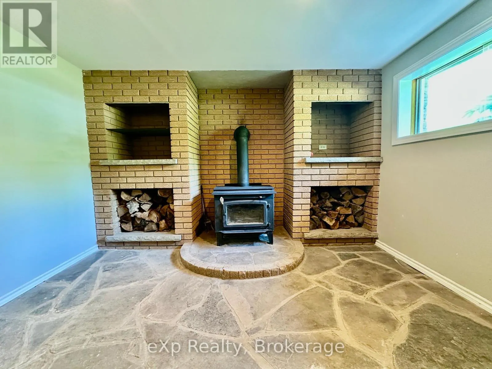 129 WESTFALL CRESCENT