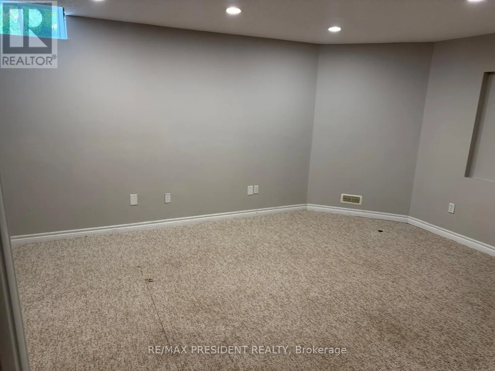 78 RYAN REYNOLDS WAY S